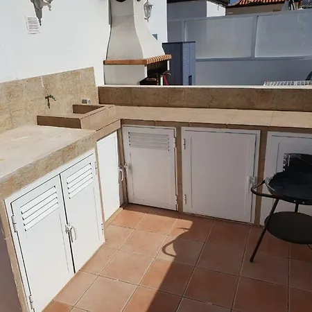 Stylish 2 Bed With Fantastic Ocean Views Holiday home